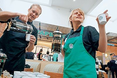Минувшей осенью кофейни сети Starbucks появились и в России. 
